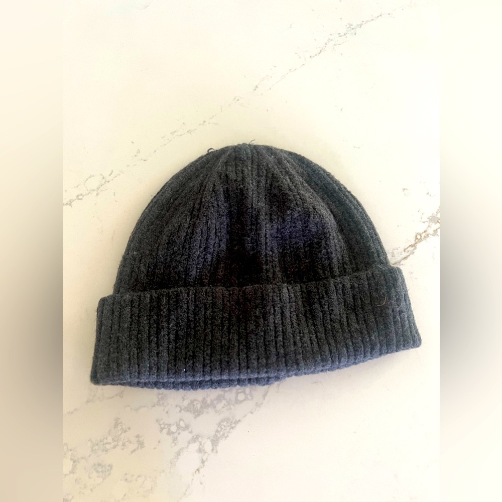 Universal thread adult hat